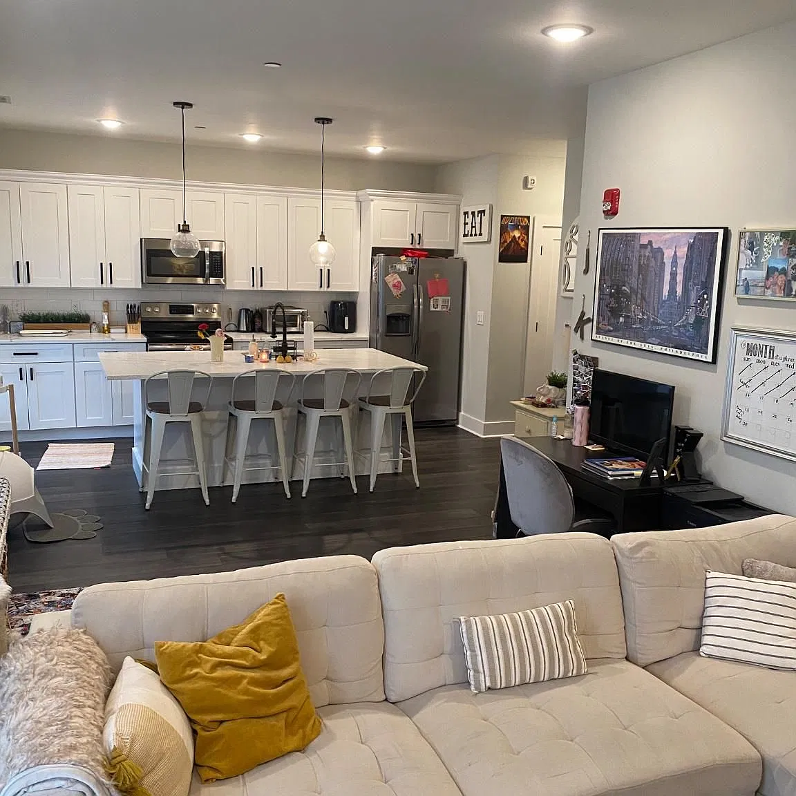 1 bed, 1.0 bath, 800 sqft, $1,599 — Photo 2