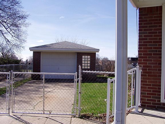 3rd image of 1360 Gault Dr