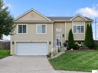 16830 Browne Cir, Omaha, NE 68116