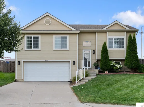 16830 Browne Cir, Omaha, NE 68116