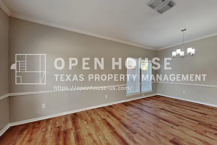 5 bed, 2.5 bath, 2555 sqft, $2,150 — Photo 4