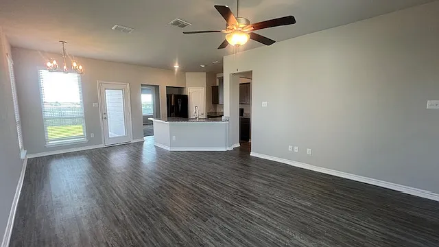2031 Dade Loop — Photo 3