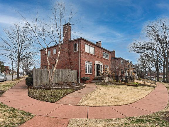 5th image of 4600 Locke Ave