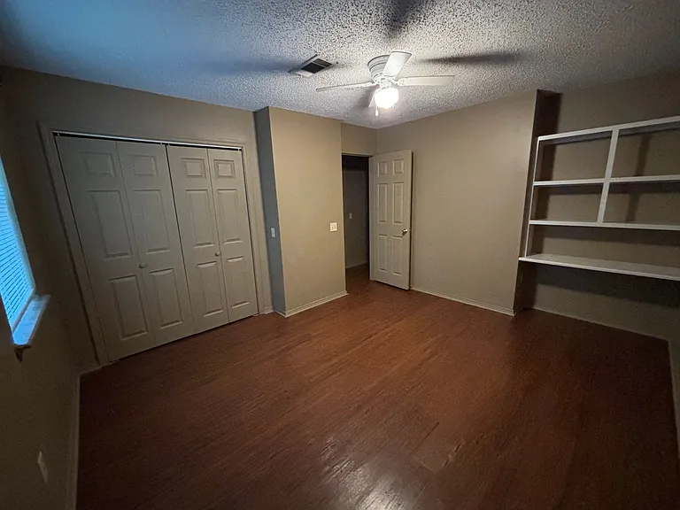 1402 N Hartford Ave — Photo 4