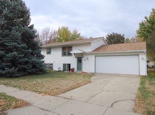 936 Cottage Ave, Vermillion, SD 57069
