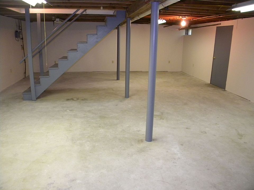 2nd image of 20 Stoneleigh Rd