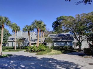 4 Harborside Dr, Belleair, FL 33756