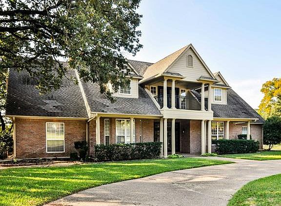 2nd image of 3625 Wooded Creek Cir