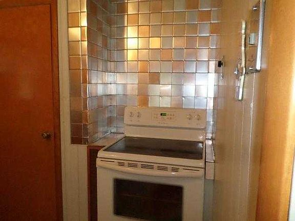 Kitchen (Main floor)