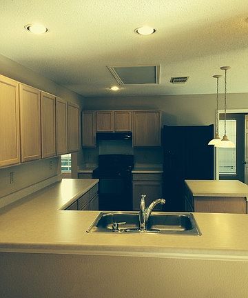 2nd image of 17006 Irongate Rail