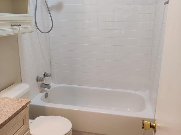 4th image of 209 Hanover St APT 6