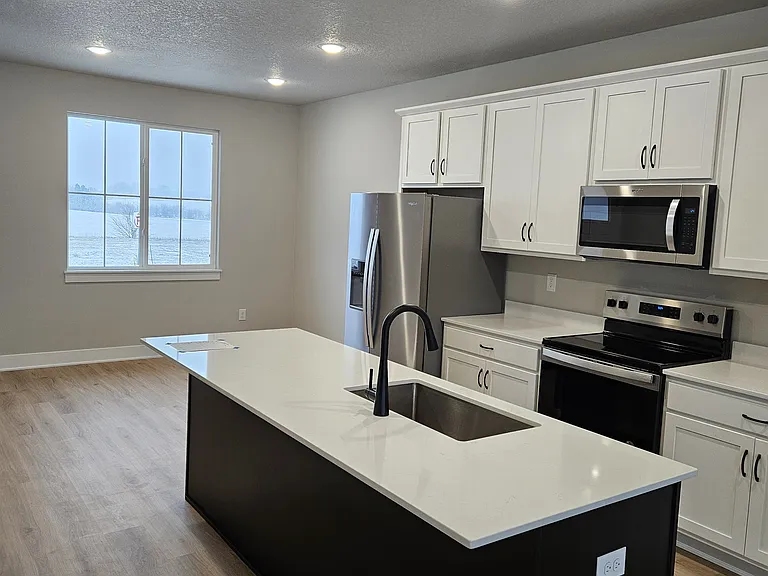 431 43rd St SW — Photo 3