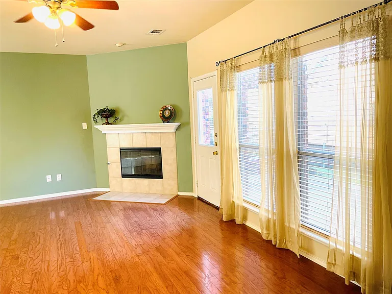 11553 Yoakum Dr — Photo 4