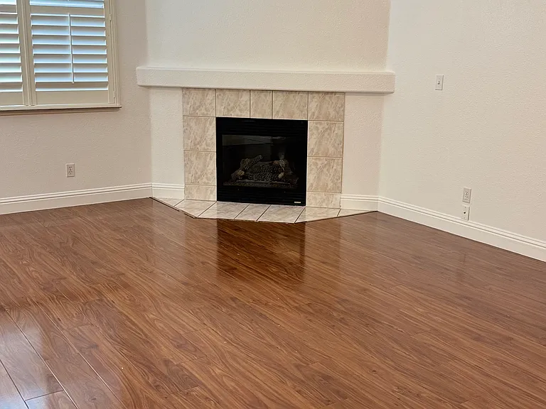 1562 Berkshire Dr — Photo 4