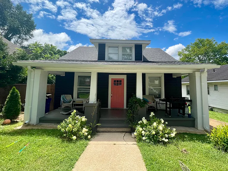 738 E Tombigbee St — Photo 1