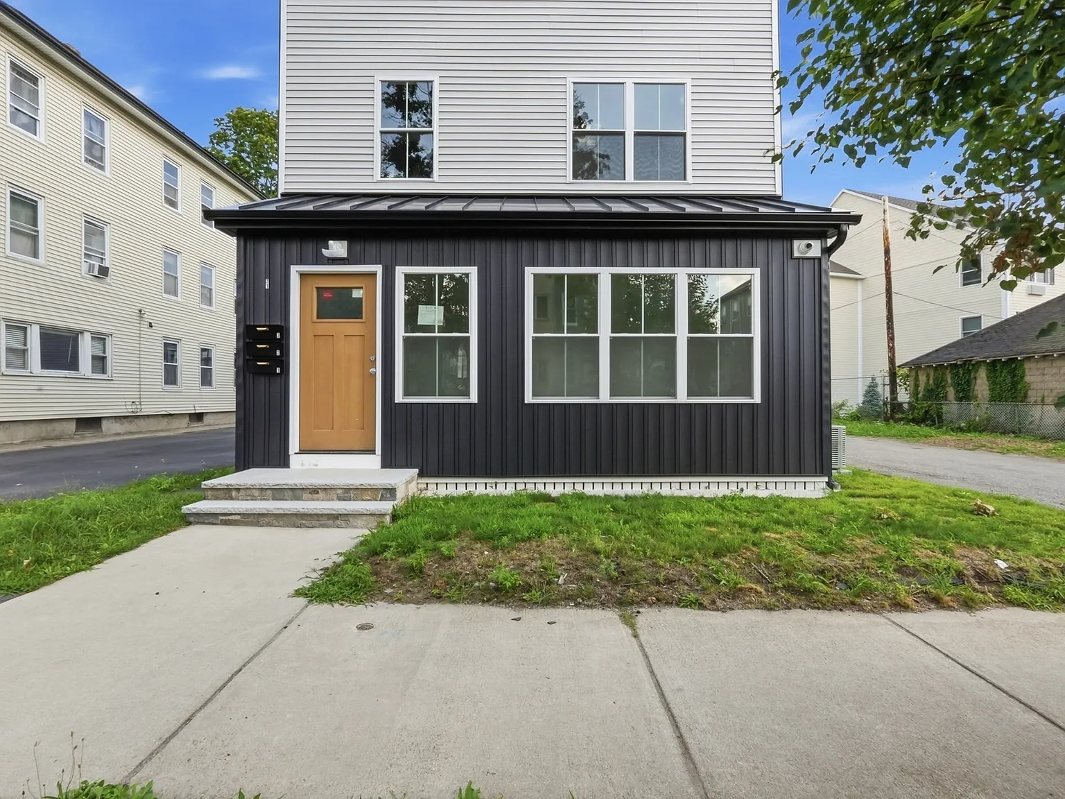 2 bed, 2.0 bath, 1400 sqft, $2,995 — Photo 2