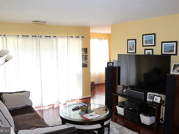 3rd image of 1028 Brinker Dr APT 102
