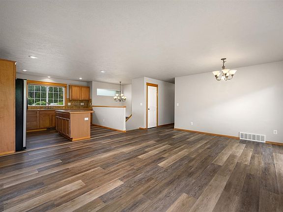 4th image of 4602 N Hutchinson Ln