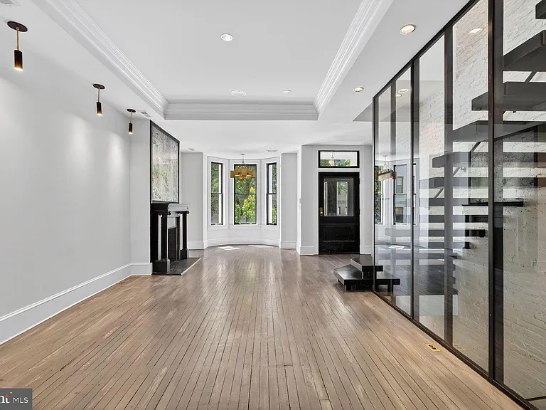 3019 Dent Pl NW — Photo 3