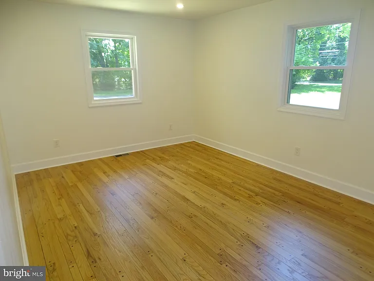 449 E Street Rd — Photo 20
