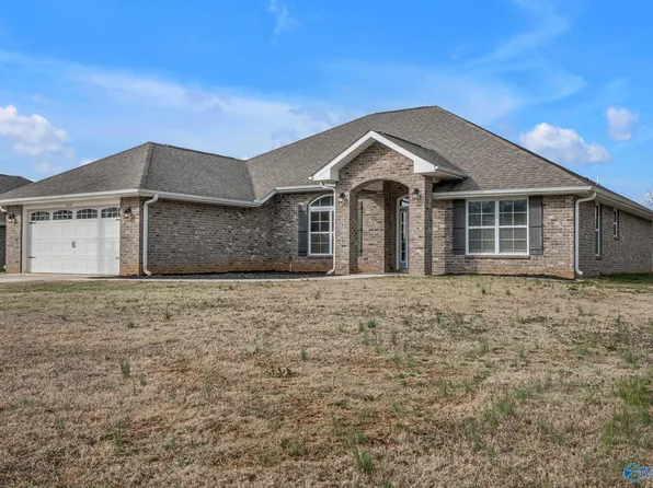 664 Piney Woods Rd, Owens Cross Roads, AL 35763