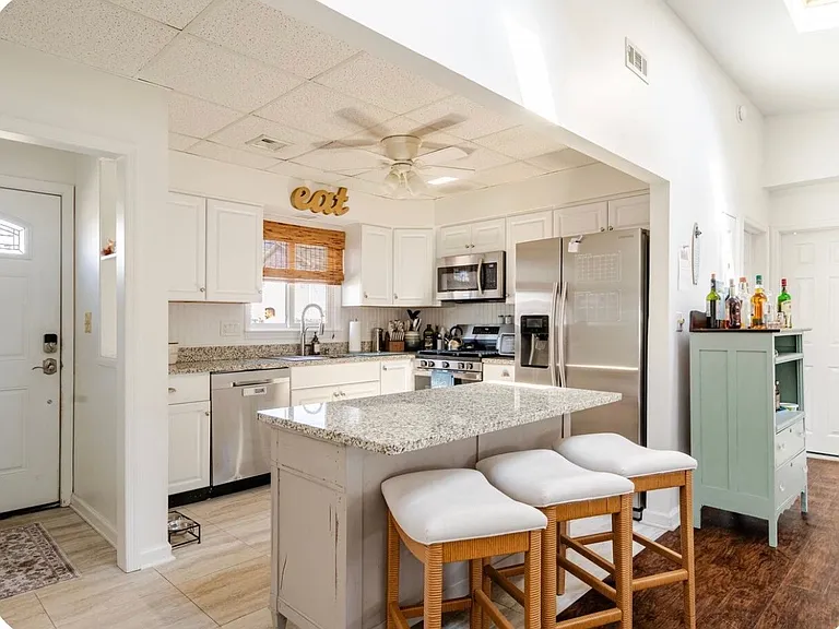 108 Morton Dr — Photo 2