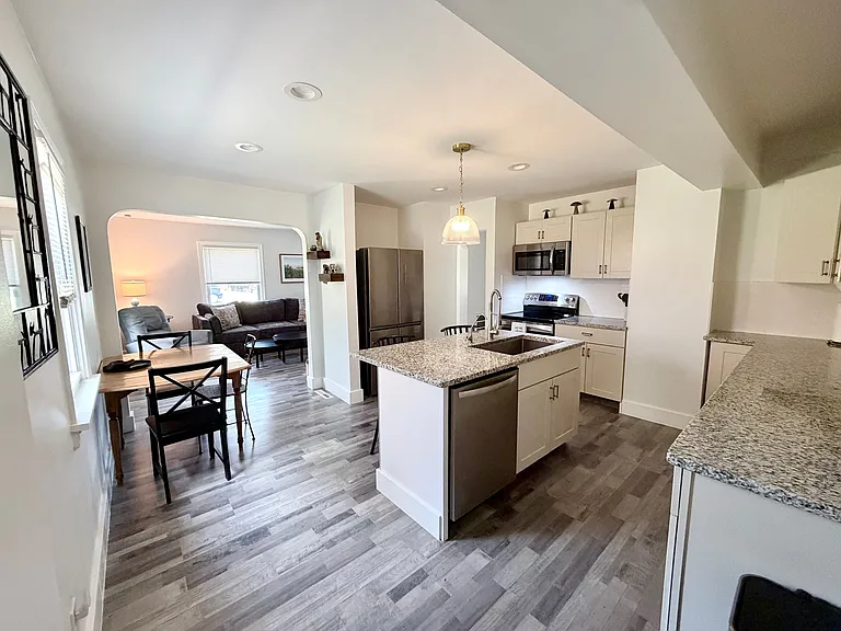2413 Irisdale Ave — Photo 4