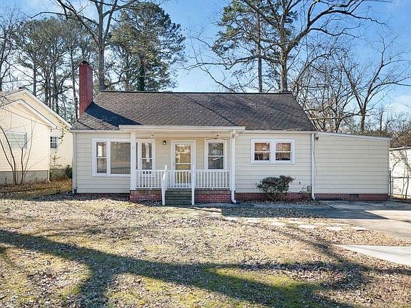 3rd image of 611 Briarwood Cir NW