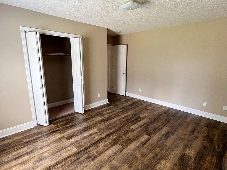 2446 Watson St #B — Photo 8