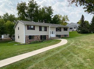 402 Dexter Dr, Long Lake, MN 55356