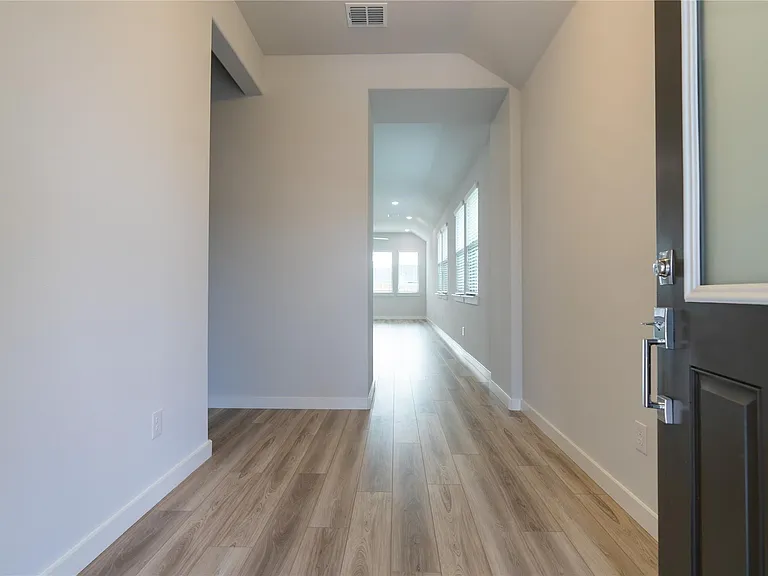 4802 Ellison Dr — Photo 5