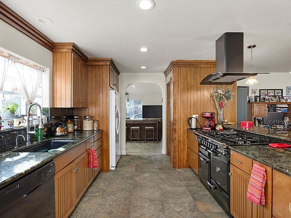 5th image of 806 McKinley St