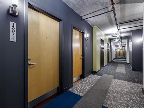3rd image of 1926 W Burnside St Unit 1307