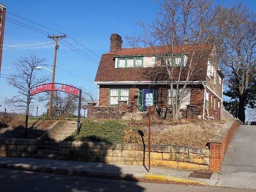 2nd image of 1539 Laurel Ave