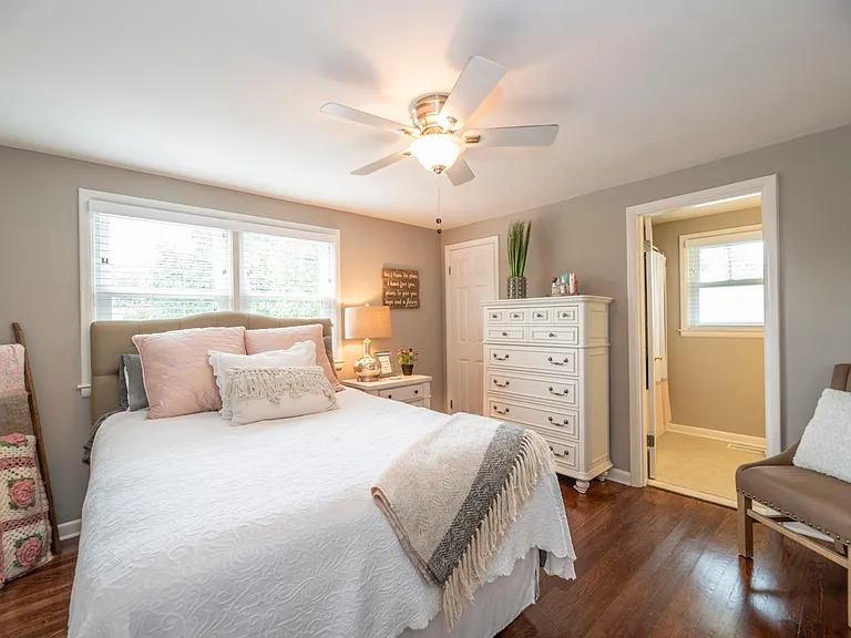 282 Zandale Dr — Photo 11