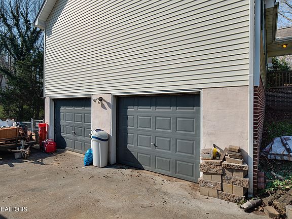 2nd image of 5623 Tennyson Dr