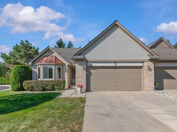 15341 Pebble Pointe Dr, Clinton Township, MI 48038