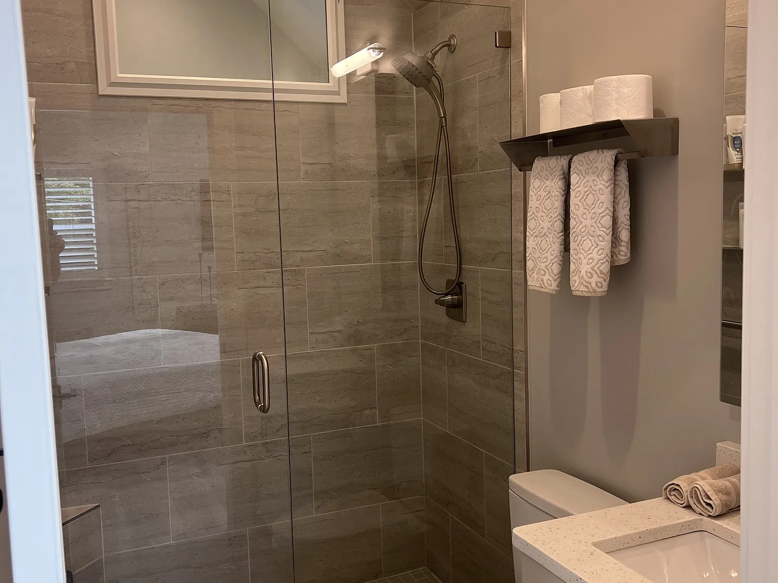 305B Bel Aire Drive - Studio — Photo 4