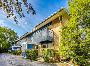 1216 Pine St APT A, Glenview, IL 60025