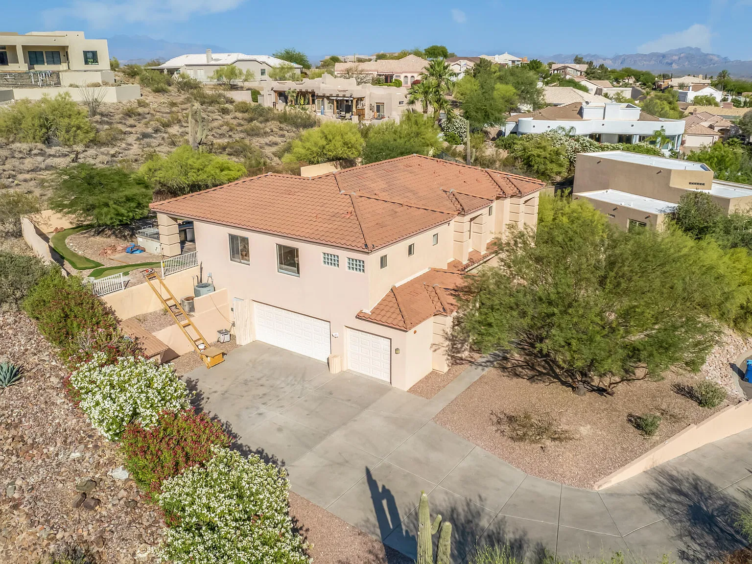 5 bed, 5.5 bath, 4039 sqft, $5,950 — Photo 3