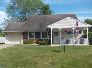 14 Umber Rd, Levittown, PA 19056