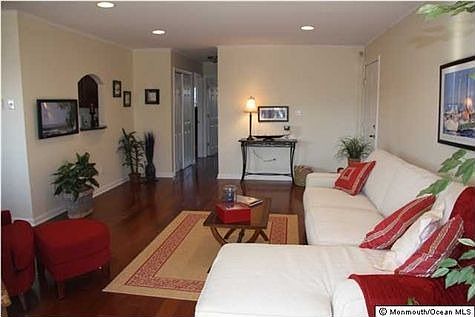 5th image of 320 Maryland Ave APT 10C