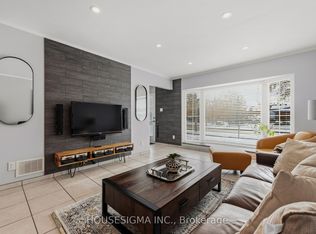 427 Lolita Gdns, Mississauga, ON L5A2A8