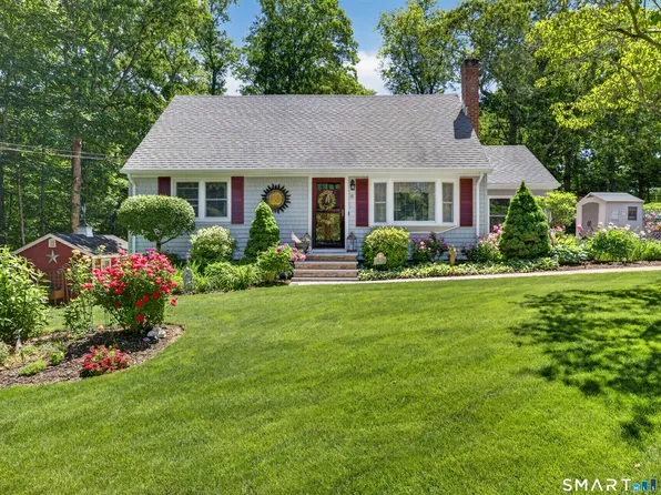 4 Stevens Avenue, Ledyard, CT 06339