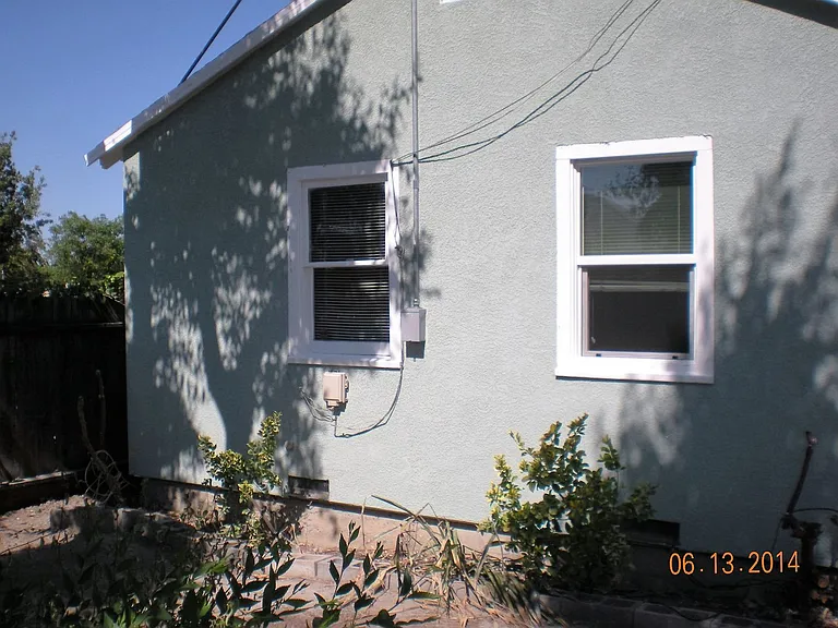 553 W Whittier Ave — Photo 3