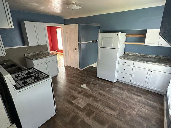 3rd image of 661 Hall Ave Floor 2