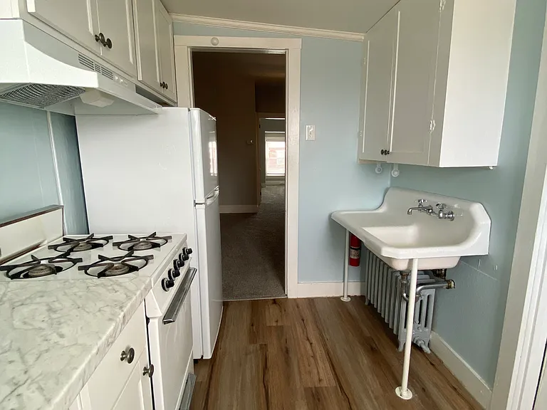 1127 W King St #3 — Photo 3