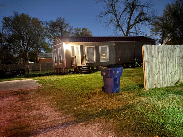 2912 Bonham St, Orange, TX 77630