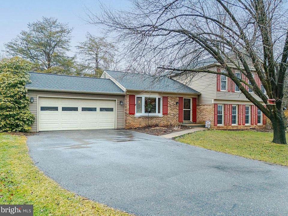 2nd image of 604 Roundtree Ct