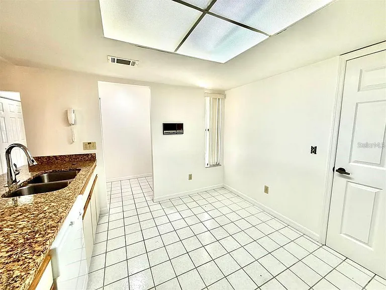 18308 Aintree Ct — Photo 6